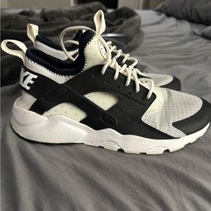 Women's Nike Herrachis